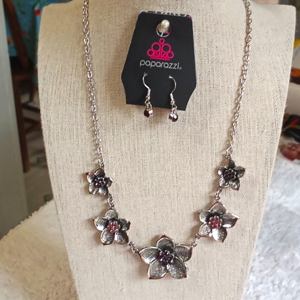 Wallflower Wonderland Purple Necklace  with free earrings.